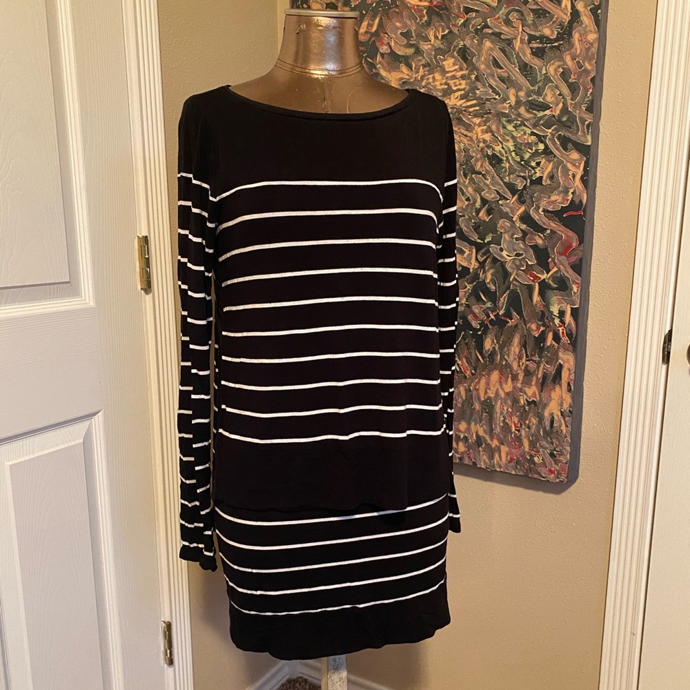 Whitehouse\Blackmarket black and white tunic